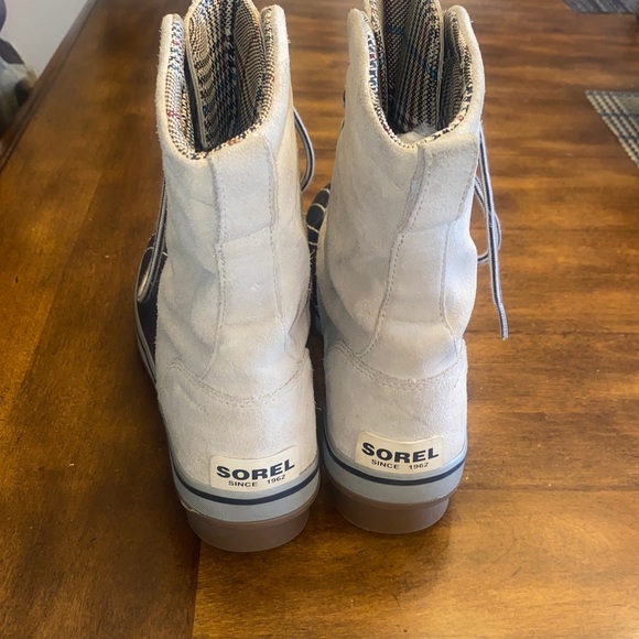 Sorel Cream and Navy Lace-Up Boots - Picture 3 of 7